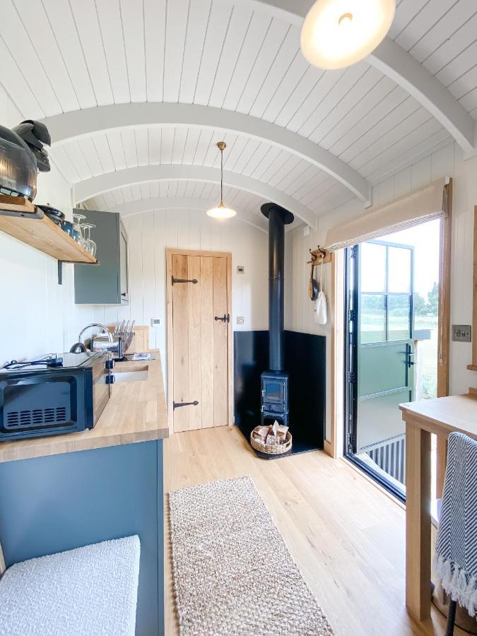 The Black Swan Shepherd Hut Ketton Zewnętrze zdjęcie